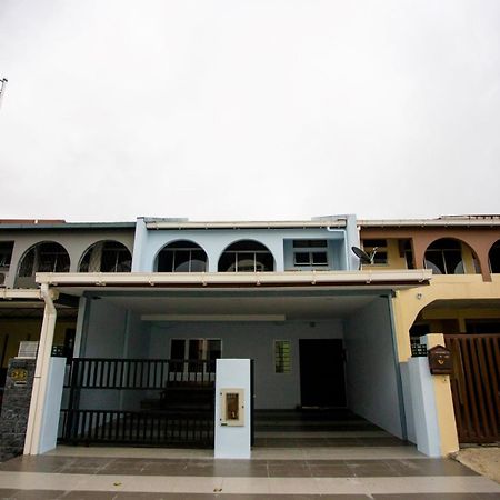 Hom2Rex Kuching Homestay Taman Timberland Dış mekan fotoğraf